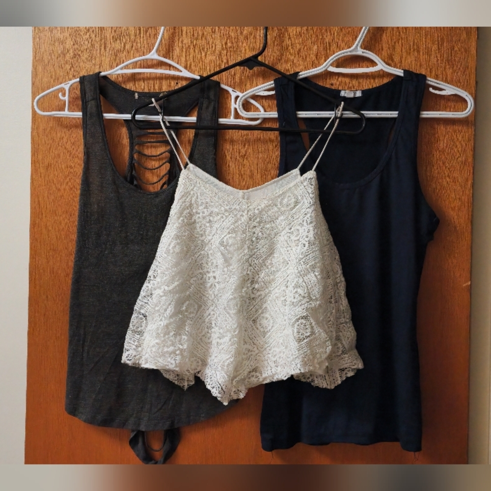 [BUNDLE] (3) Womens M - AE Camisole / Ardene Tanks